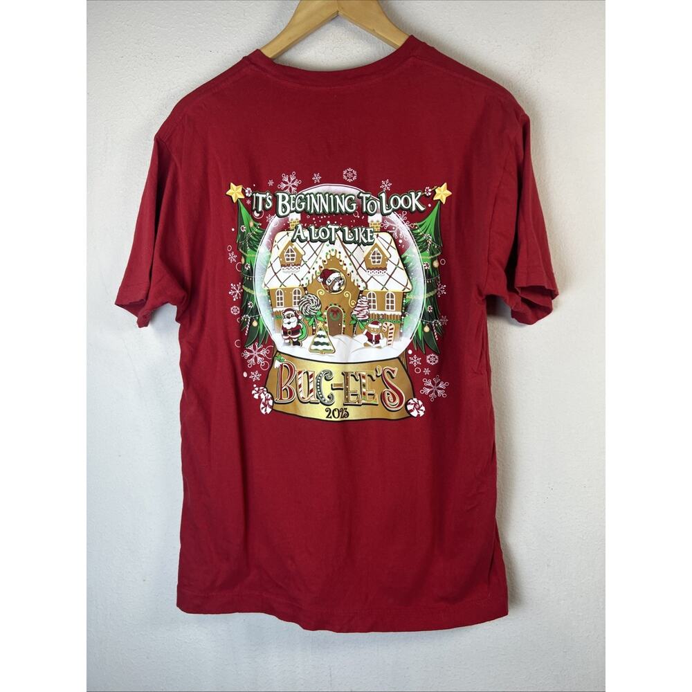Buc-ees Shirt Mens medium Christmas Red Short Sleeve Beginning look Tee bucees - Picture 5 of 7